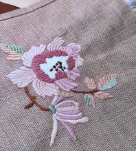 Load image into Gallery viewer, ARTISTIC FLOWER