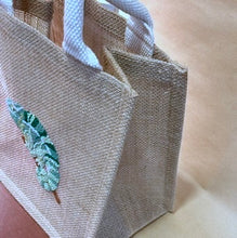 Load image into Gallery viewer, GECKO -GREEN - FRENCH KNOT