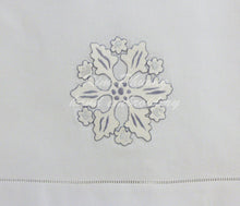 Tải hình ảnh vào trình xem Thư viện, Bông tuyết - Trắng