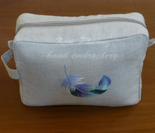 Load image into Gallery viewer, FEATHER TWISTED