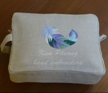 Load image into Gallery viewer, FEATHER TWISTED