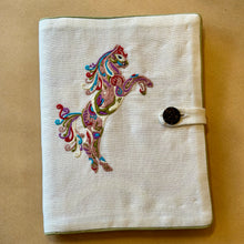 Tải hình ảnh vào trình xem Thư viện, HORSE ARTISTIC (A5)
