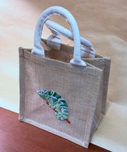 Load image into Gallery viewer, GECKO -GREEN - FRENCH KNOT
