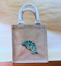 Load image into Gallery viewer, GECKO -GREEN - FRENCH KNOT
