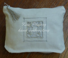 Charger l&#39;image dans la galerie, BUTTERFLY-STYLED HEMSTITCH
