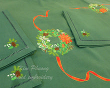 Load image into Gallery viewer, WREATH OF HOLLY LEAVES
